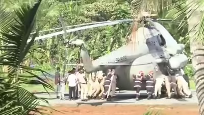 சபரிமலை பயணத்தில் பரபரப்பு... கான்கிரீட்டில் புதைந்த குடியரசுத் தலைவர் பயணித்த ஹெலிகாப்டரின் டயர்!
